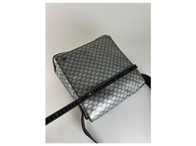Céline Vintage Celine Paris Triomphe Monogramm Schultertasche aus Lackleder Silber Schwarz - Ansicht 15