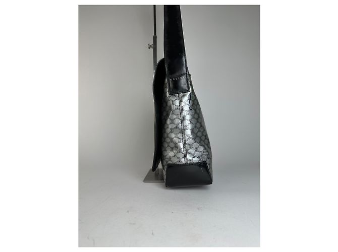 Céline Vintage Celine Paris Triomphe Monogramm Schultertasche aus Lackleder Silber Schwarz - Ansicht 3