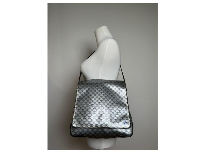 Céline Vintage Celine Paris Triomphe Monogramm Schultertasche aus Lackleder Silber Schwarz - Ansicht 4