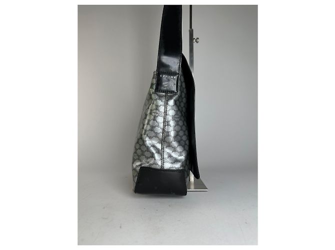 Céline Vintage Celine Paris Triomphe Monogramm Schultertasche aus Lackleder Silber Schwarz - Ansicht 5