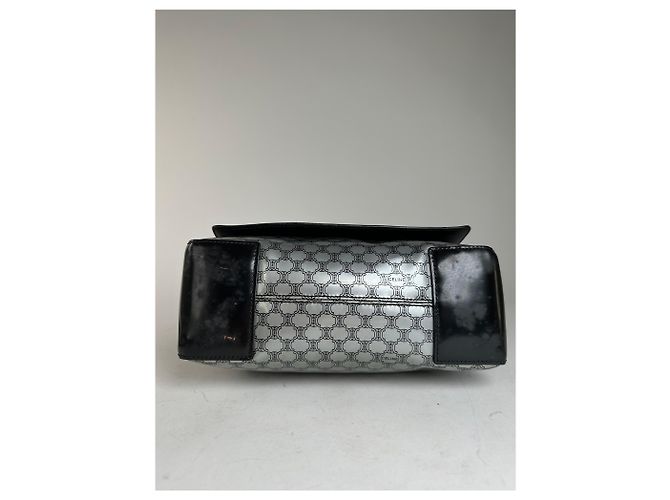 Céline Vintage Celine Paris Triomphe Monogramm Schultertasche aus Lackleder Silber Schwarz - Ansicht 8