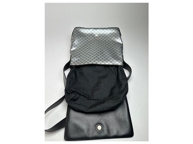 Céline Vintage Celine Paris Triomphe Monogramm Schultertasche aus Lackleder Silber Schwarz - Ansicht 9