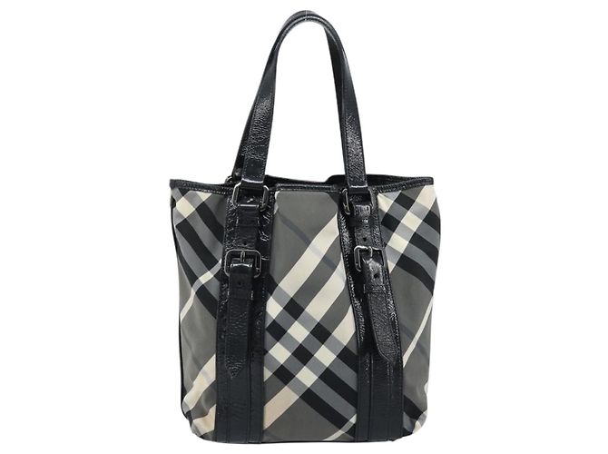 Borsa Tote Nova Check in nylon nero e argento di BURBERRY Auth bs33871 - vista 2