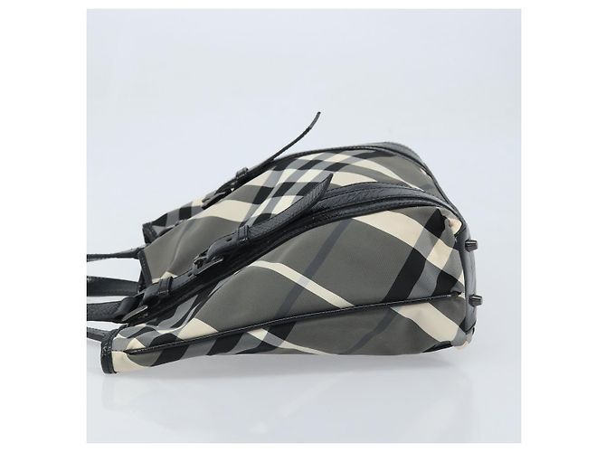 Borsa Tote Nova Check in nylon nero e argento di BURBERRY Auth bs33871 - vista 4