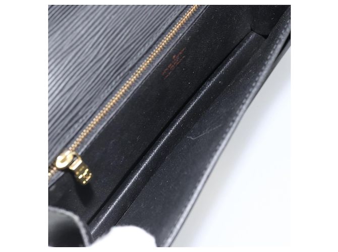LOUIS VUITTON Epi Serie Dragonne Clutch Bag Nero M52612 LV Auth ka3132 - vista 10
