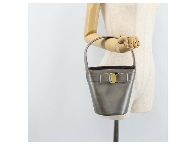 Vala Handtasche aus Leder Silber Salvatore Ferragamo Auth ep13866 - Ansicht 22