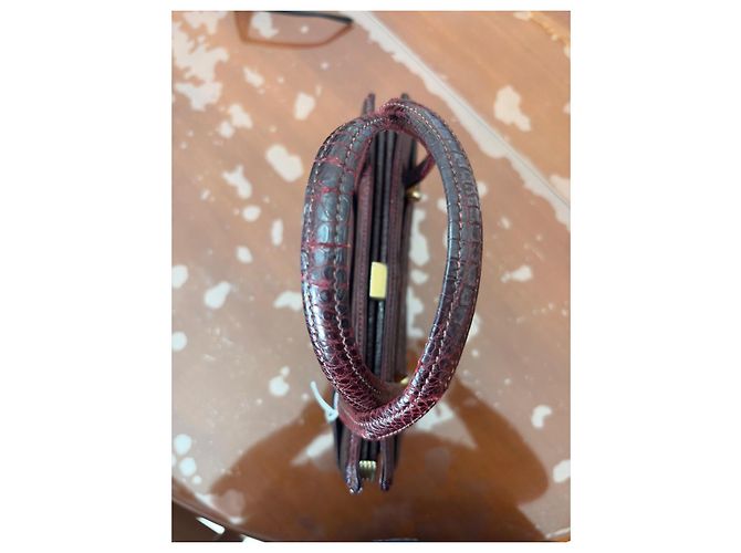 Bolso Gucci de cuero burdeos con efecto cocodrilo - vista 3