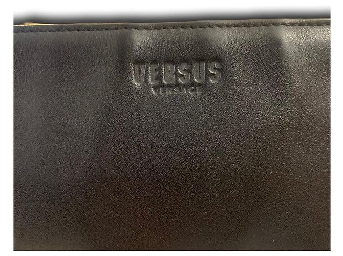 Borsa a spalla Versus Versace nera decorata con borchie a forma di testa di leone Nero - vista 10