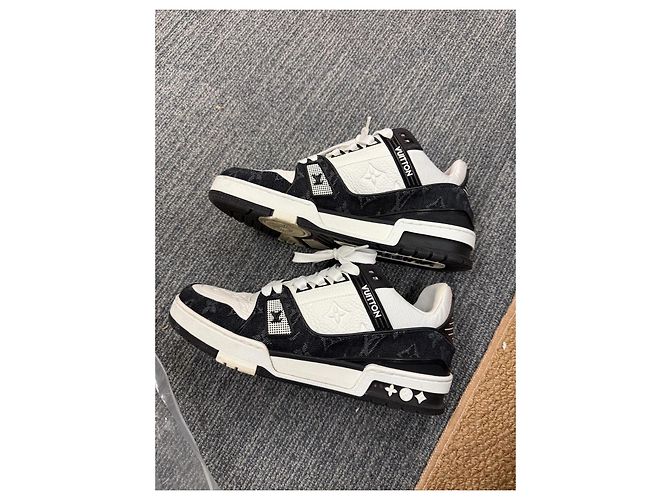 Sneakers LV Trainer Louis Vuitton Nero Bianco Monogramma - vista 2