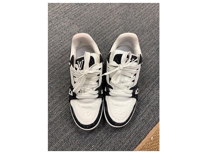 Sneakers LV Trainer Louis Vuitton Nero Bianco Monogramma - vista 4