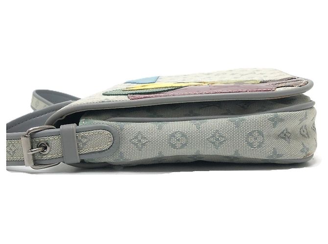 Borsa a tracolla Louis Vuitton Monogram Mini Musette Contes de Fées Blu Giallo Monogramma - vista 4