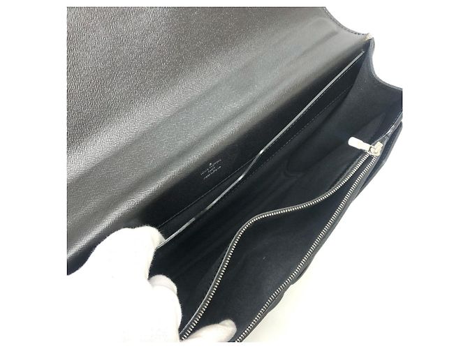 Borsa Documenti Louis Vuitton Taiga Neo Robusto 2 Nero Grigio - vista 11