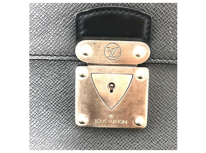 Borsa Documenti Louis Vuitton Taiga Neo Robusto 2 Nero Grigio - vista 16