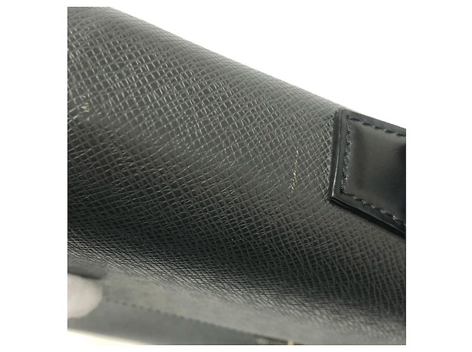 Borsa Documenti Louis Vuitton Taiga Neo Robusto 2 Nero Grigio - vista 17