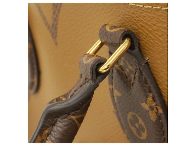 Borsa tote OnTheGo MM Monogram Giant Reverse di Louis Vuitton Marrone - vista 12