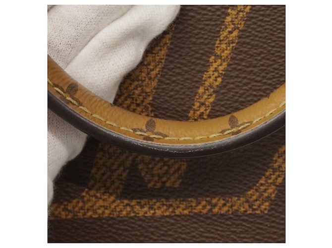 Borsa tote OnTheGo MM Monogram Giant Reverse di Louis Vuitton Marrone - vista 13