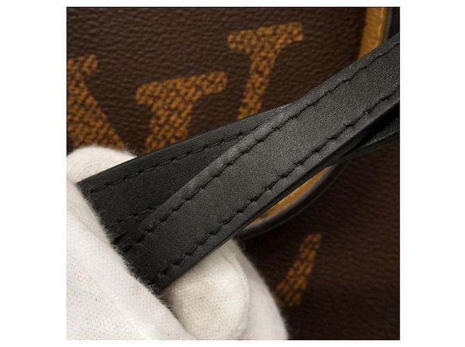 Borsa tote OnTheGo MM Monogram Giant Reverse di Louis Vuitton Marrone - vista 14
