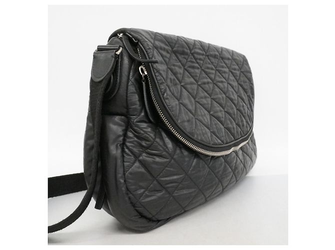 Borsa a Spalla in Nylon Nero Chanel Coco Cocoon - vista 2