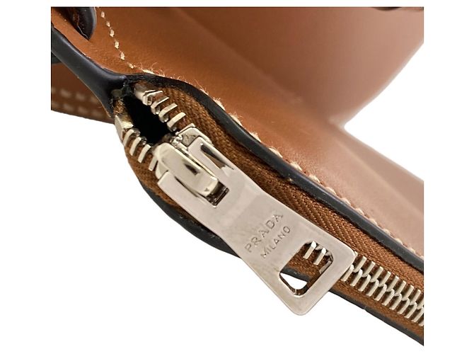 Borsa a Spalla Tambour Bucket 1BE050 di Prada Marrone - vista 11