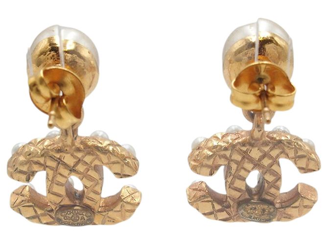 Orecchini a goccia in perla finta dorata CC di Chanel placcati in oro D'oro - vista 2