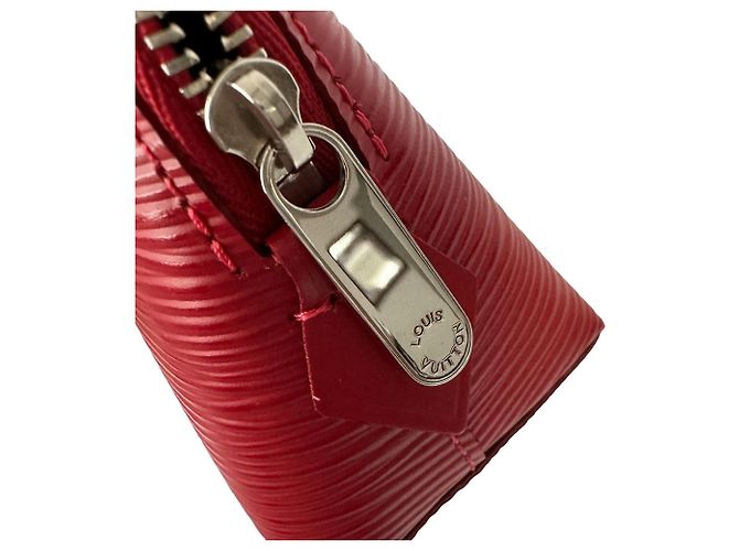 Pochette de cuero Epi Louis Vuitton en rojo castellano - vista 6