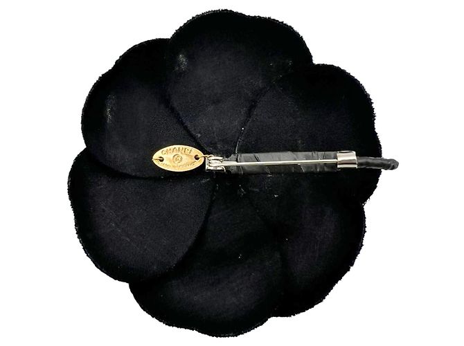 Spilla in tessuto vintage Chanel Camelia Nero - vista 2