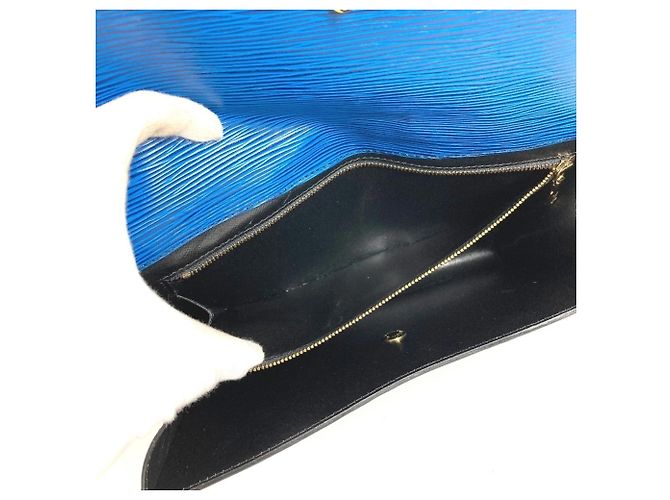Clutch Flap Montaigne Epi Louis Vuitton Blu - vista 17