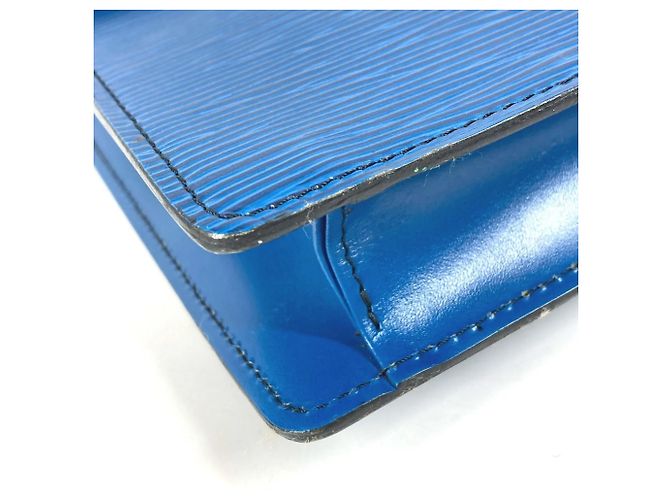 Clutch Flap Montaigne Epi Louis Vuitton Blu - vista 7