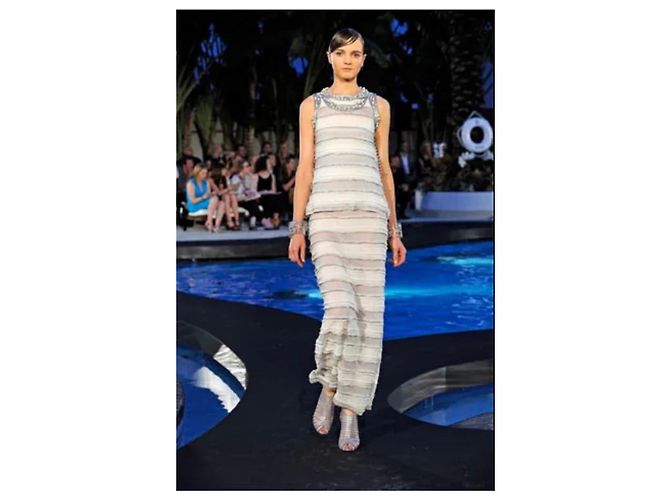 Maxikleid mit Rüschenträgern aus feinem Strick Chanel Cruise 2009 Grau - Ansicht 2