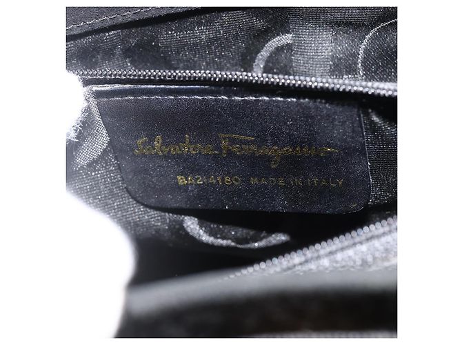 Borsa a mano Vala in suede nero e oro Salvatore Ferragamo Auth gh1926 D'oro - vista 15