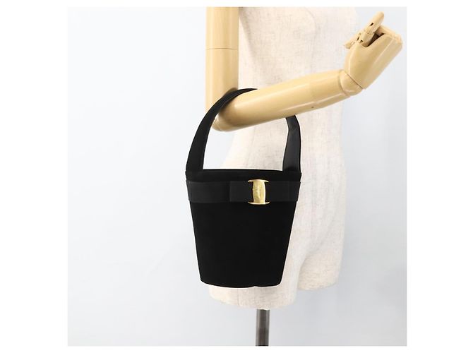 Borsa a mano Vala in suede nero e oro Salvatore Ferragamo Auth gh1926 D'oro - vista 22