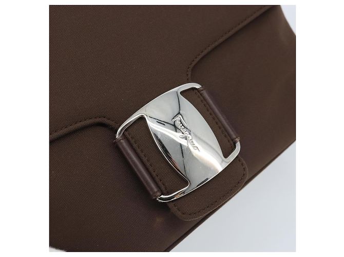 Borsa a Spalla Vala in Nylon Marrone e Argento di Salvatore Ferragamo Auth gh1918 - vista 15