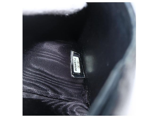 Billetera Bifold CHANEL de Piel Caviar Negra Oro CC Auth bs34177 Negro Dorado - vista 20