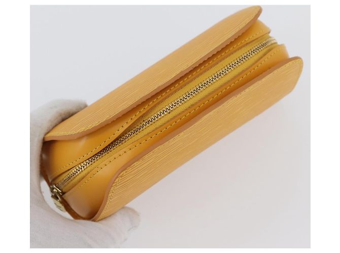 LOUIS VUITTON Poche Dauphine PM Epi Amarelo M48449 LV Auth ep13951 - vista 6