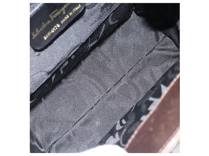Borsa a mano Vala in pelle marrone e oro Salvatore Ferragamo Auth gh1974 D'oro - vista 16