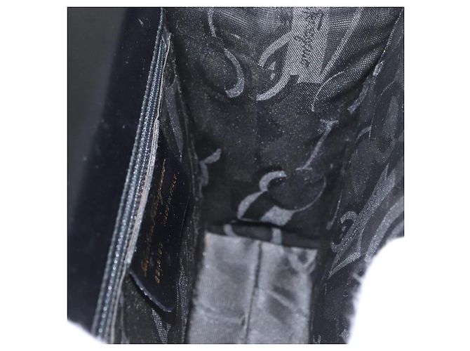 Borsa a Spalla Gancini in Pelle Nera e Oro Auth AMZ412 di Salvatore Ferragamo Nero D'oro - vista 18