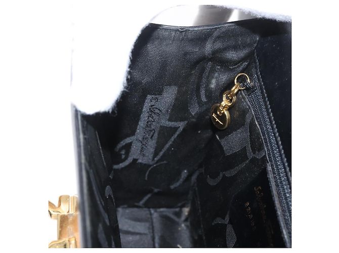 Borsa a Spalla Gancini in Pelle Nera e Oro Auth AMZ412 di Salvatore Ferragamo Nero D'oro - vista 19