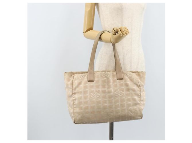 CHANEL Nuova Borsa Tote da Viaggio Nylon Beige Oro CC Auth ti3789 D'oro - vista 24