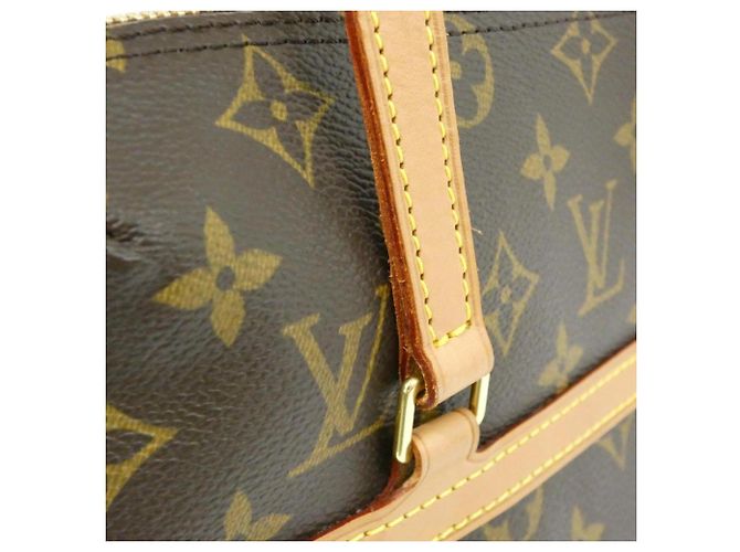 Borsa a Spalla Louis Vuitton Monogram Coussin GM M51141 Marrone - vista 4