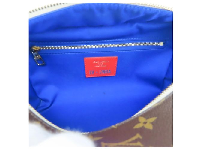 Borsa Louis Vuitton NBA Cloakroom Drop Kit Marrone Blu - vista 24