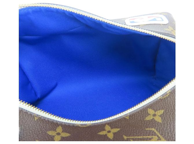 Borsa Louis Vuitton NBA Cloakroom Drop Kit Marrone Blu - vista 30