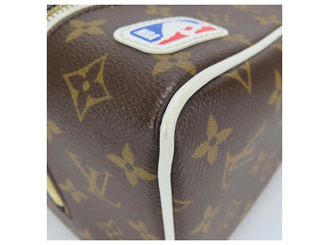 Borsa Louis Vuitton NBA Cloakroom Drop Kit Marrone Blu - vista 8