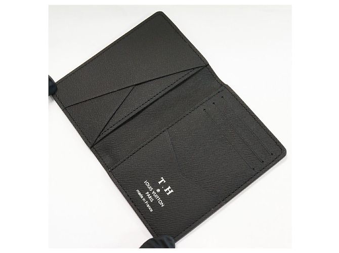 Organizer da Tasca Bifold in Taiga Louis Vuitton M30537 Nero - vista 3