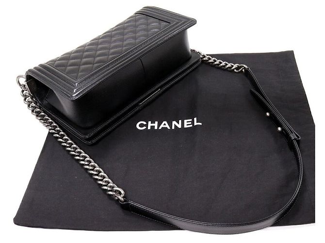 Borsa a Spalla 2 in 1 Boy Chanel in Pelle Caviar A67086 Nero - vista 3