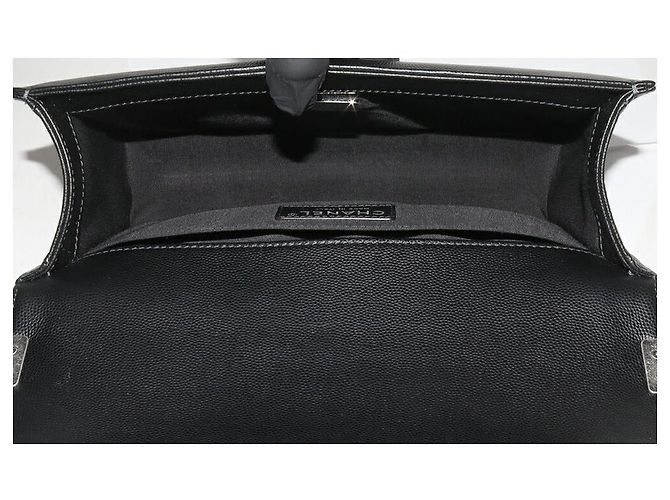 Borsa a Spalla 2 in 1 Boy Chanel in Pelle Caviar A67086 Nero - vista 5