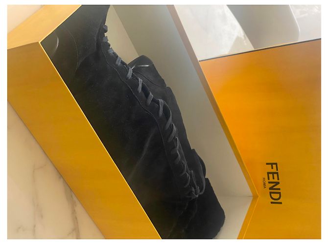 Stivali Fendi in suede nero foderati in pelliccia - vista 8