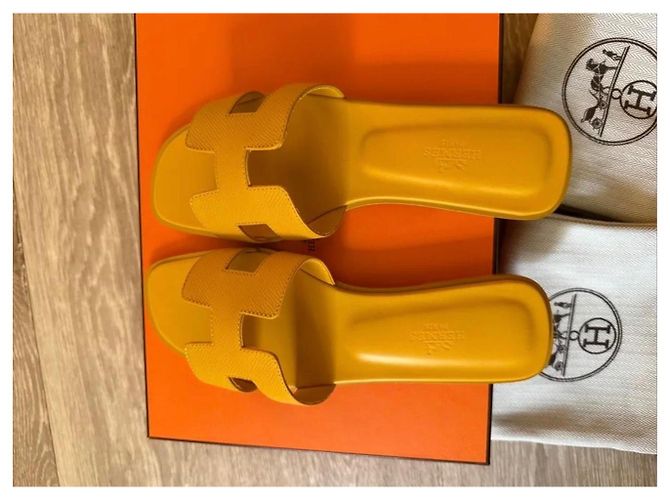 Sandali Hermès Oran in pelle gialla Giallo - vista 7