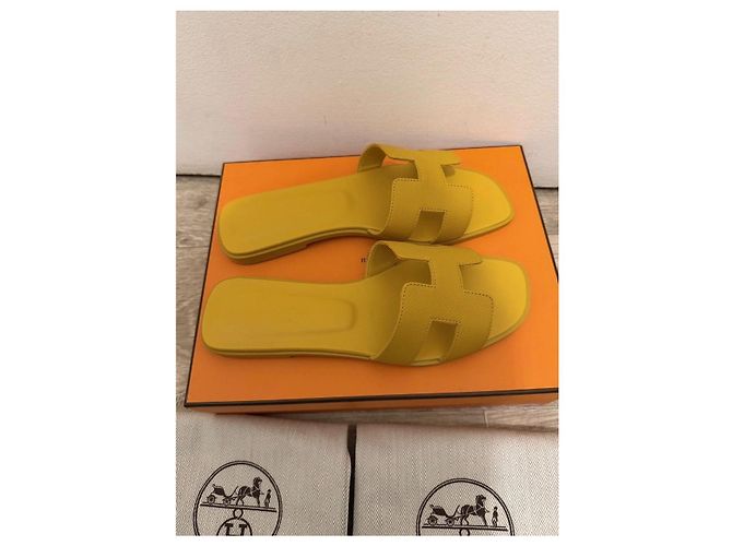 Sandali Hermès Oran in pelle gialla Giallo - vista 8