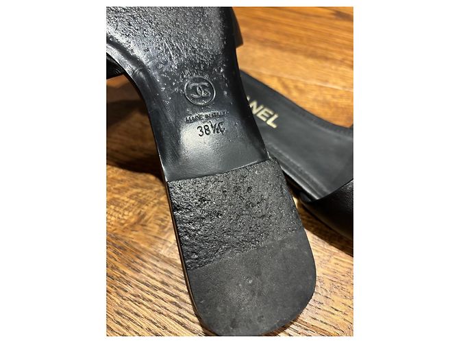 Sandali in pelle nera Chanel con perle CC Nero - vista 3
