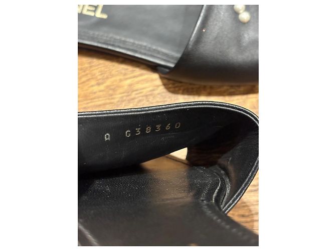 Sandali in pelle nera Chanel con perle CC Nero - vista 4